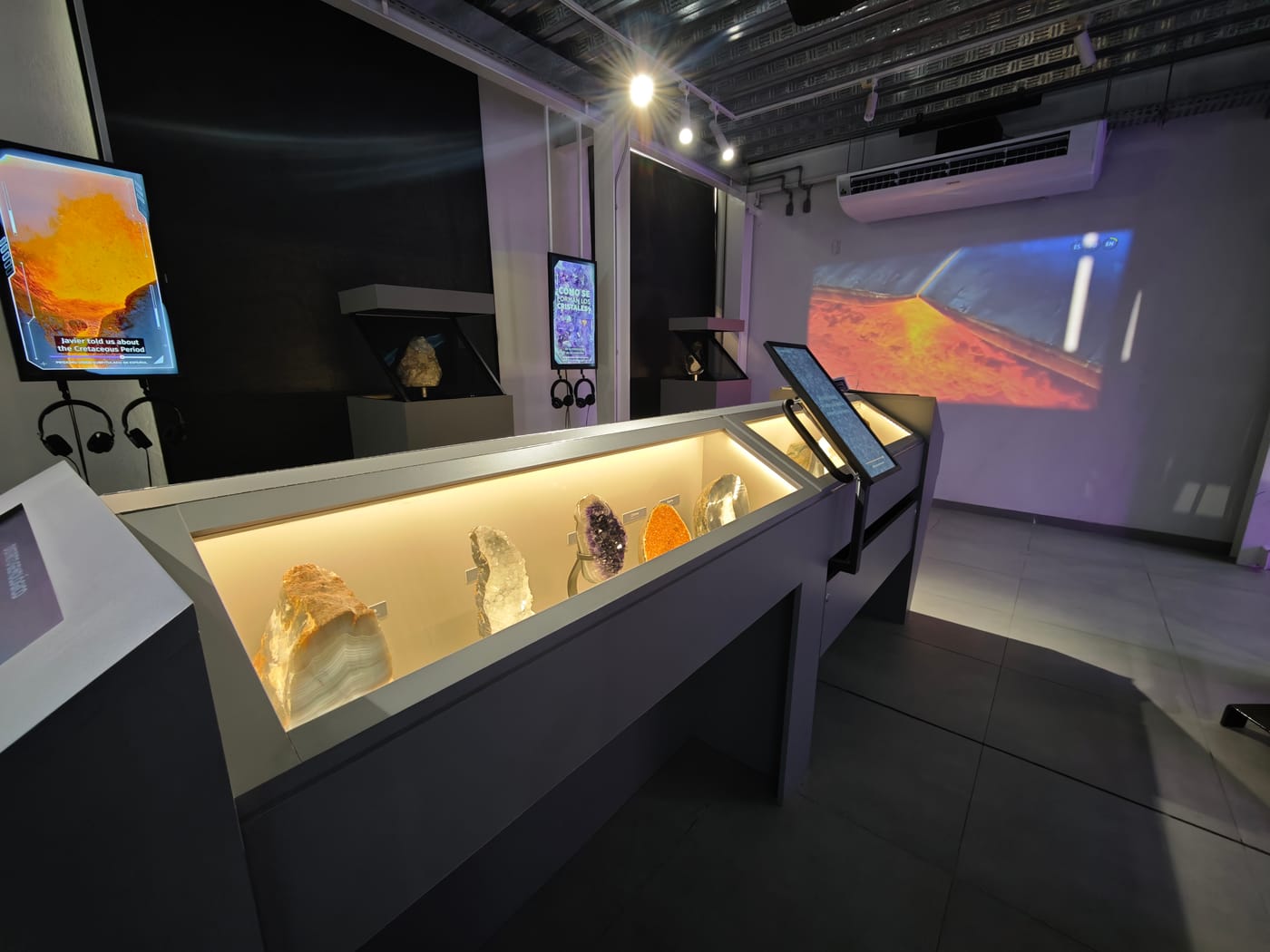 Sala minerales y proyecciones