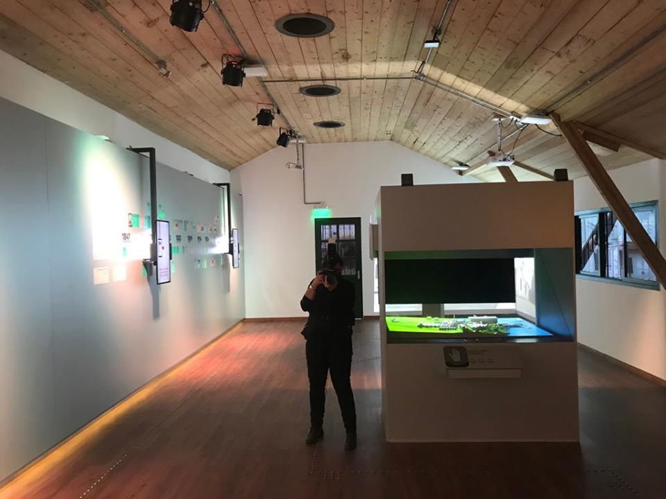 Sala con maqueta y VR